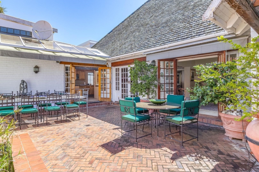 To Let 4 Bedroom Property for Rent in Fresnaye Western Cape